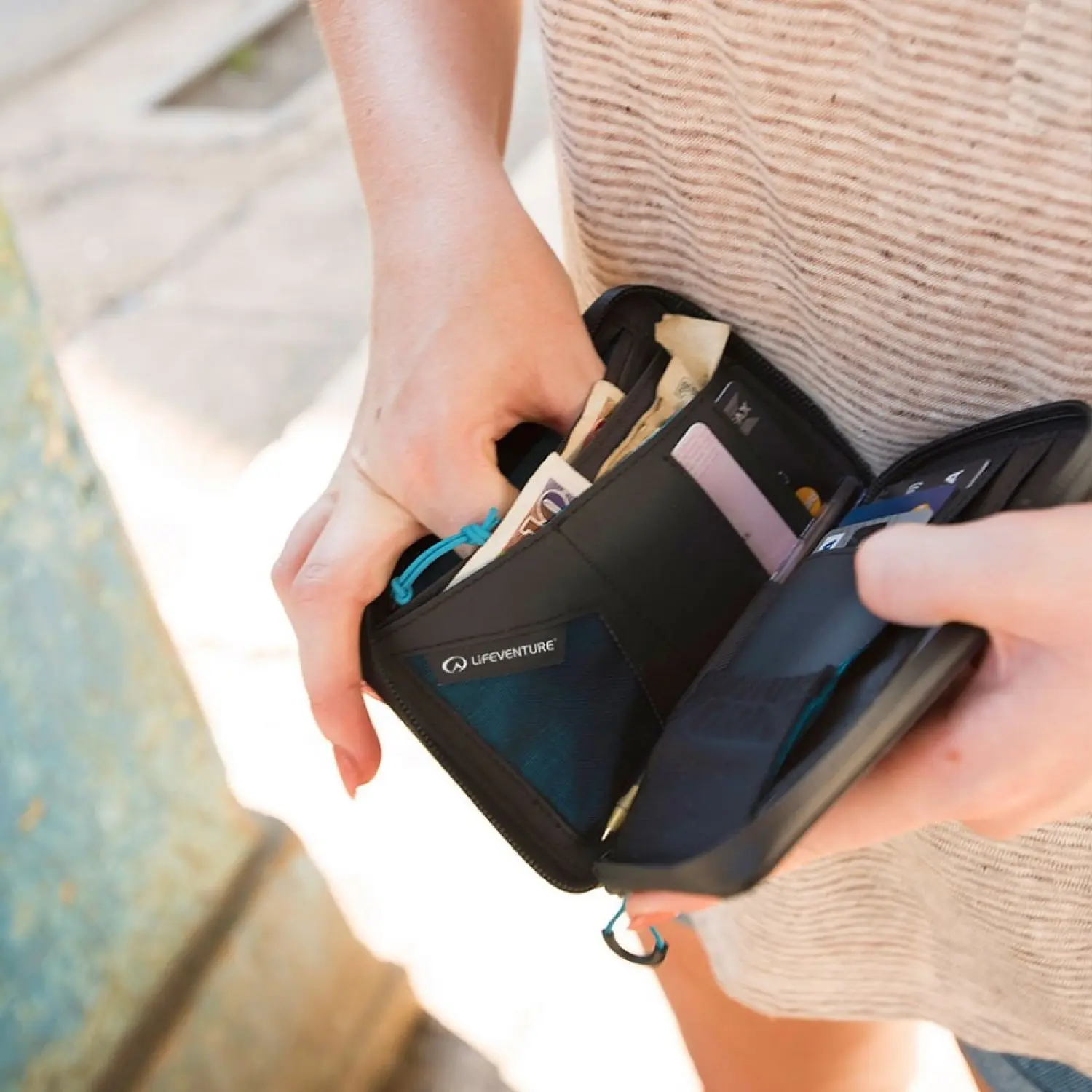  - Lifeventure RFiD Mini Travel Wallet