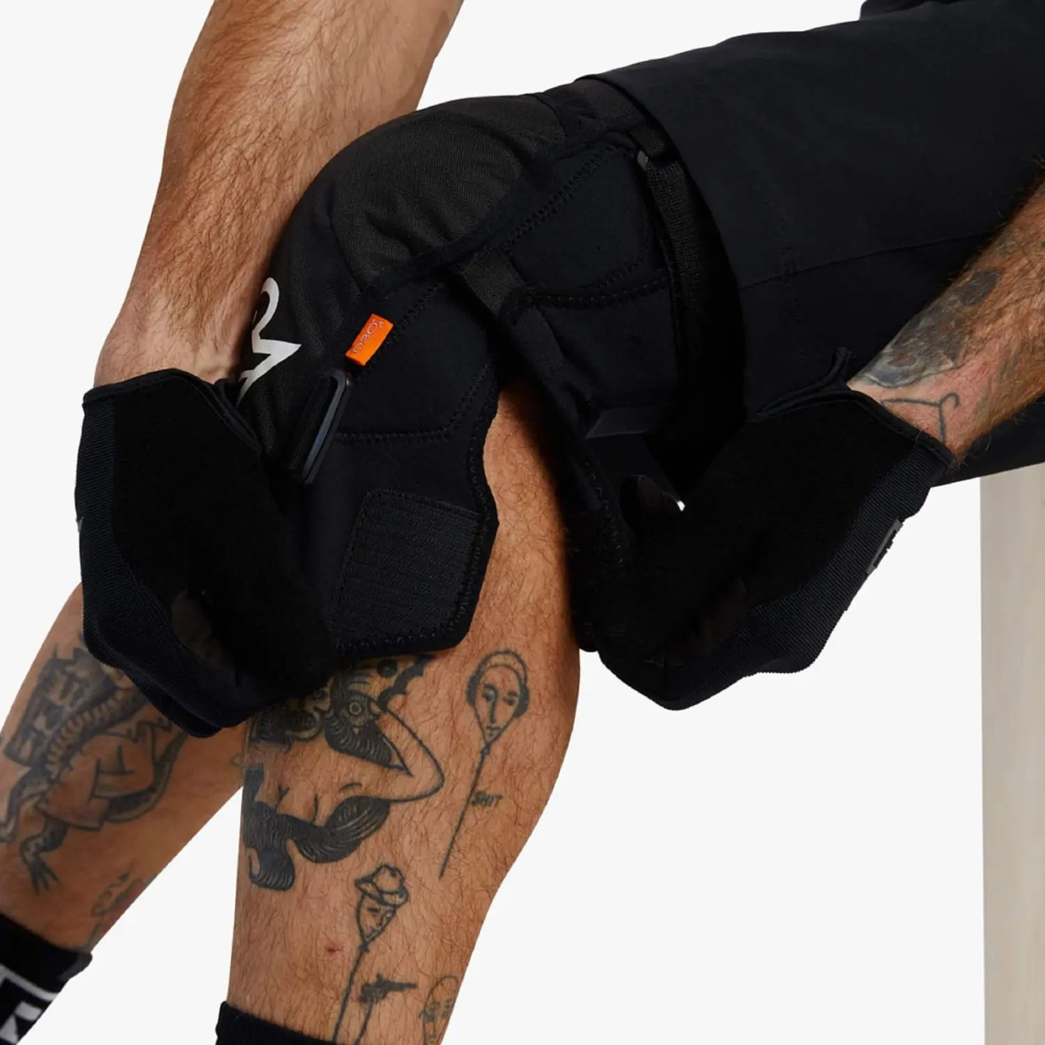  - Race Face Ambush Knee Stealth
