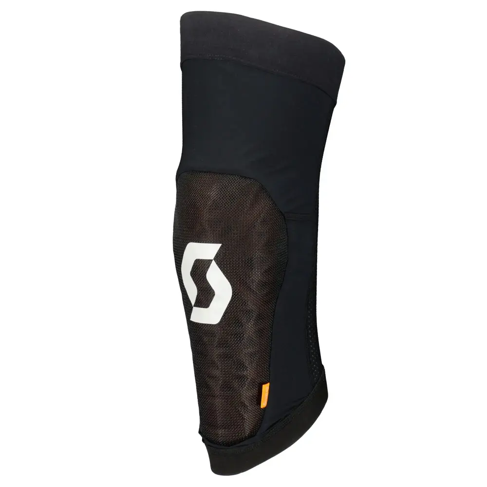 Scott Knee guards Soldier